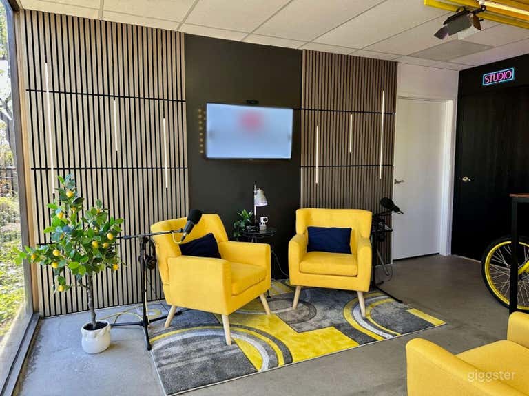  Creative Studio: A Versatile Creative Space 