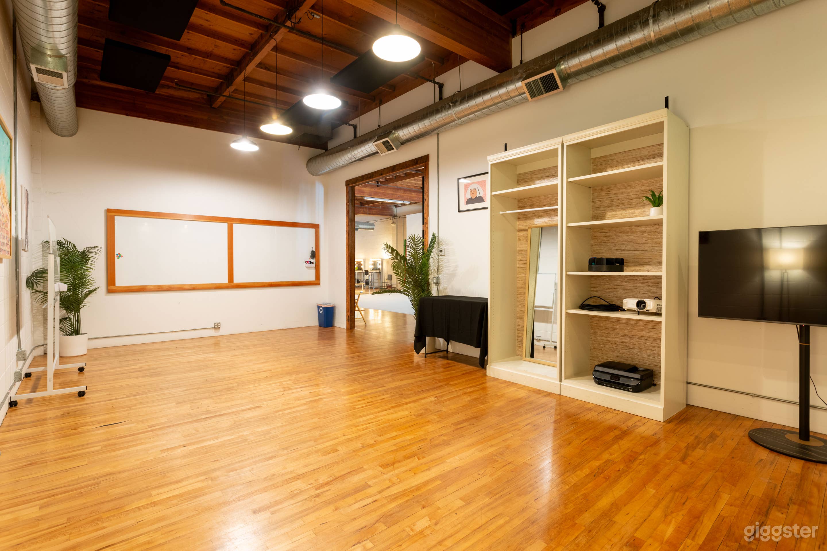 CONFERENCE ROOM SILVER LAKE - WITHOUT FURNITURE (TABLE IS MOVEABLE)