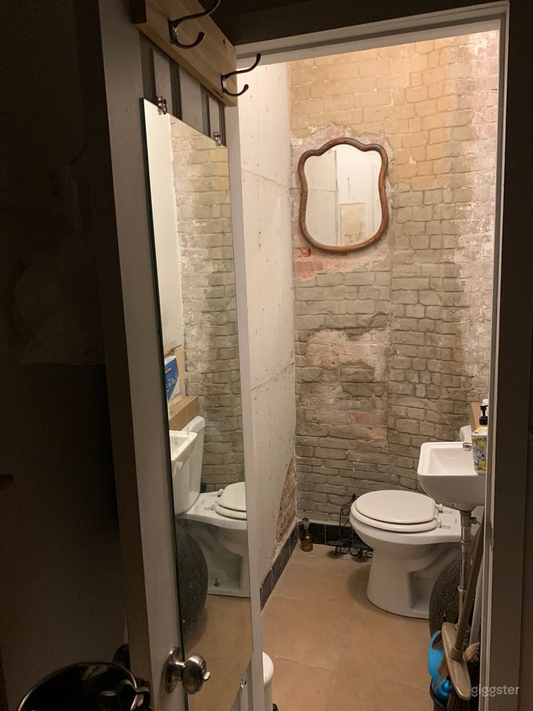  Versatile Intimate Neighborhood Storefront 