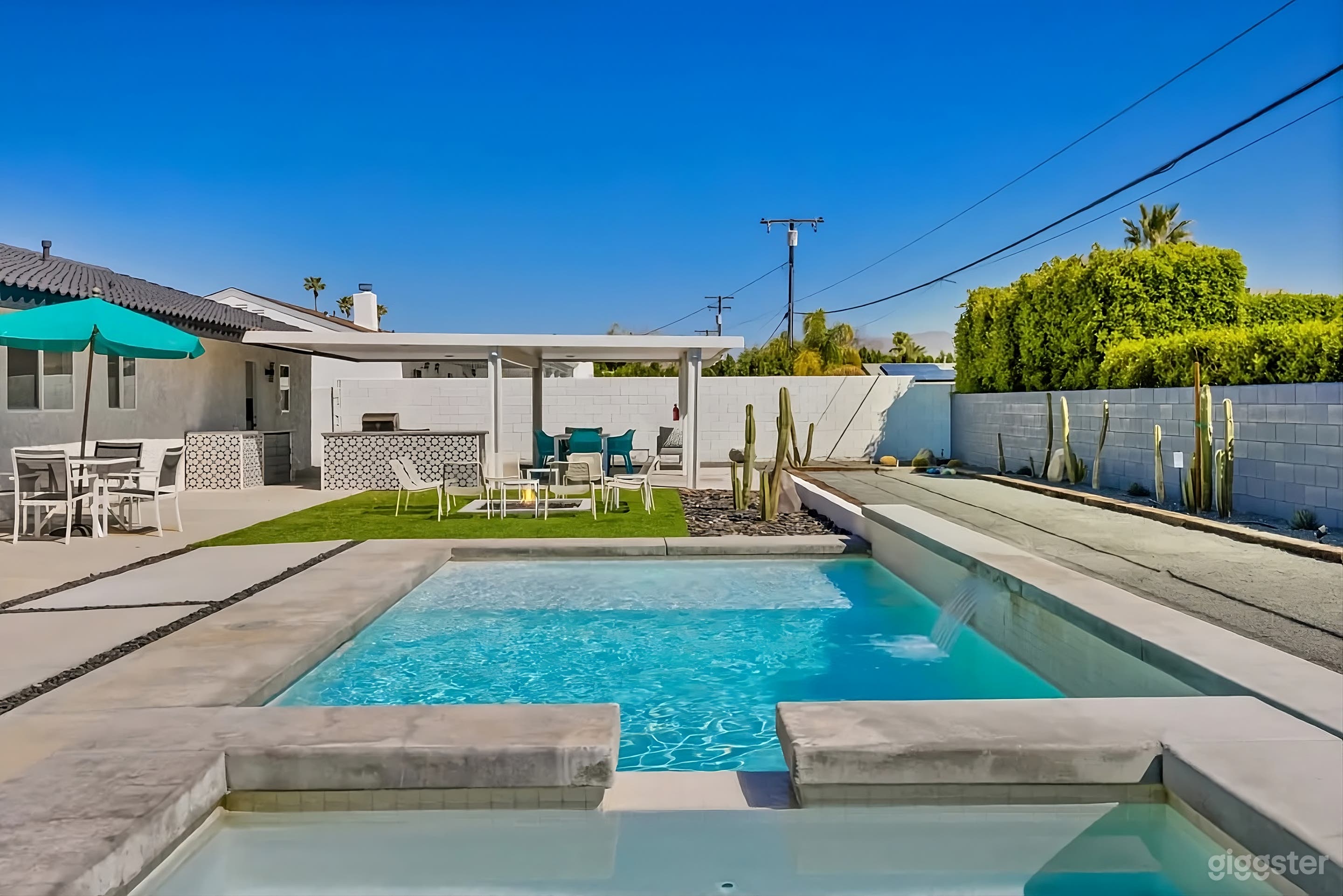 Modern Desert Backyard Photo 4