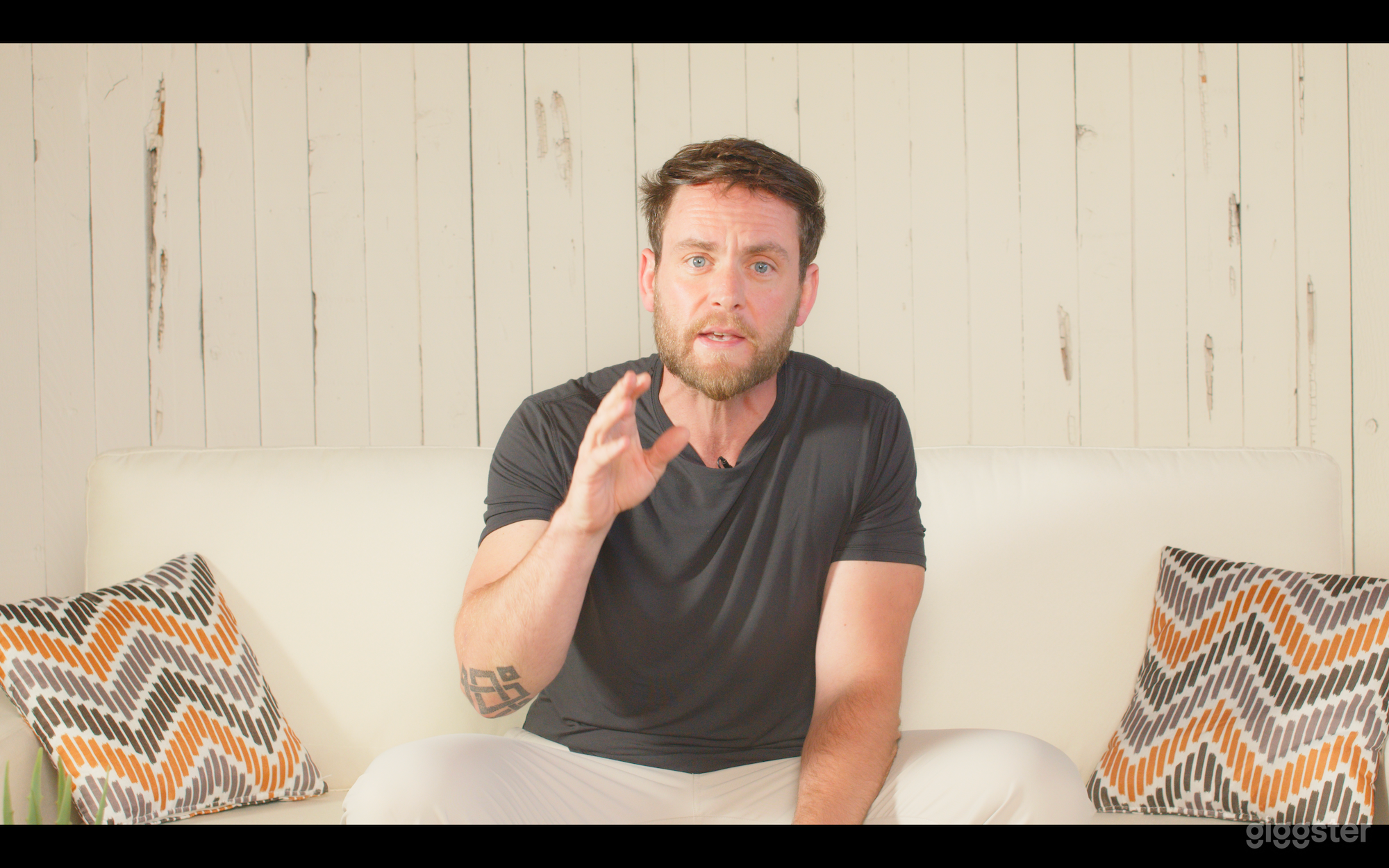 Clean Photo/Video Studio w/ Gear Photo 4