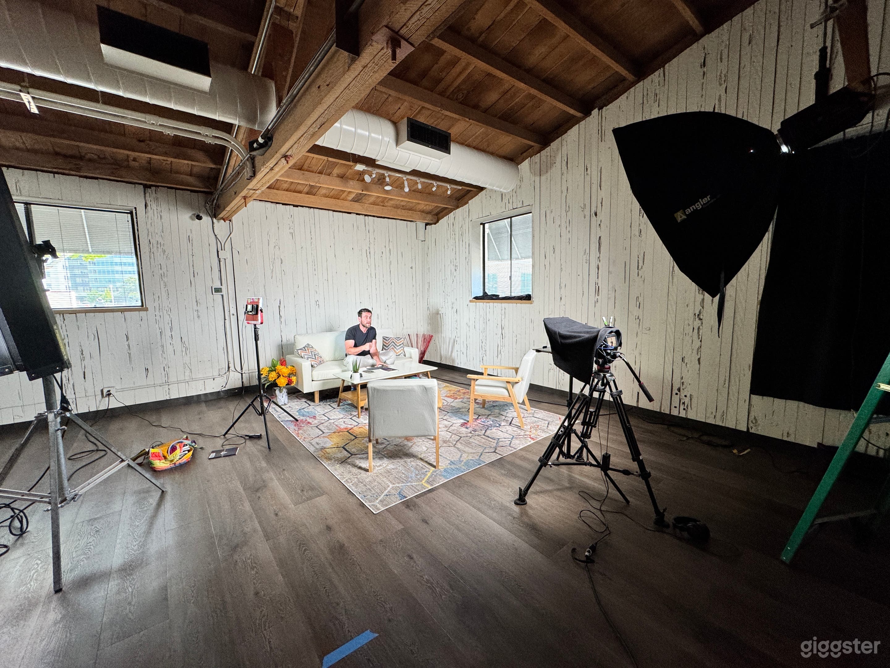 Clean Photo/Video Studio w/ Gear Photo 3