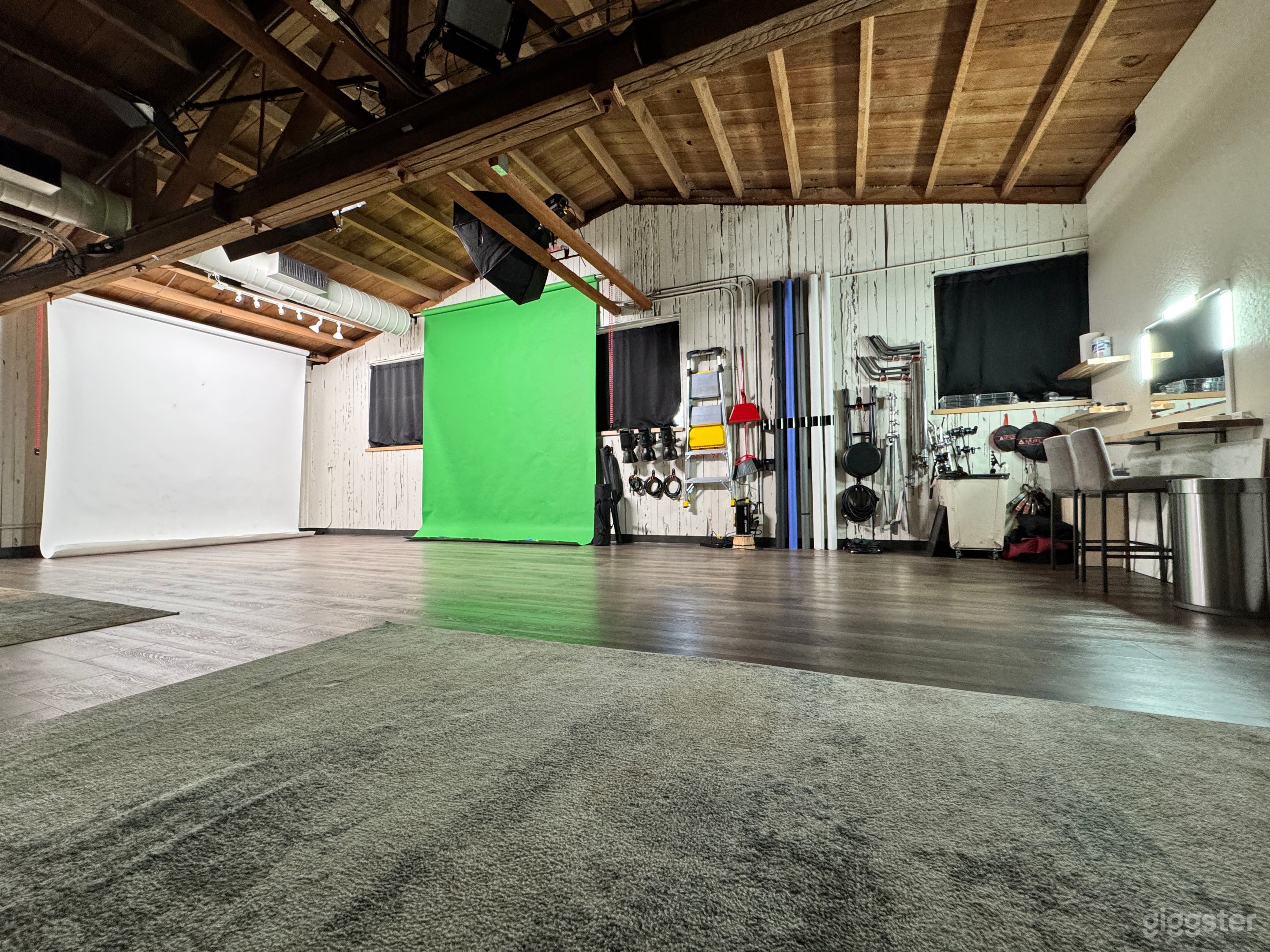 Upscale Photo/Video Studio w/ Lighting and Grip Photo 1