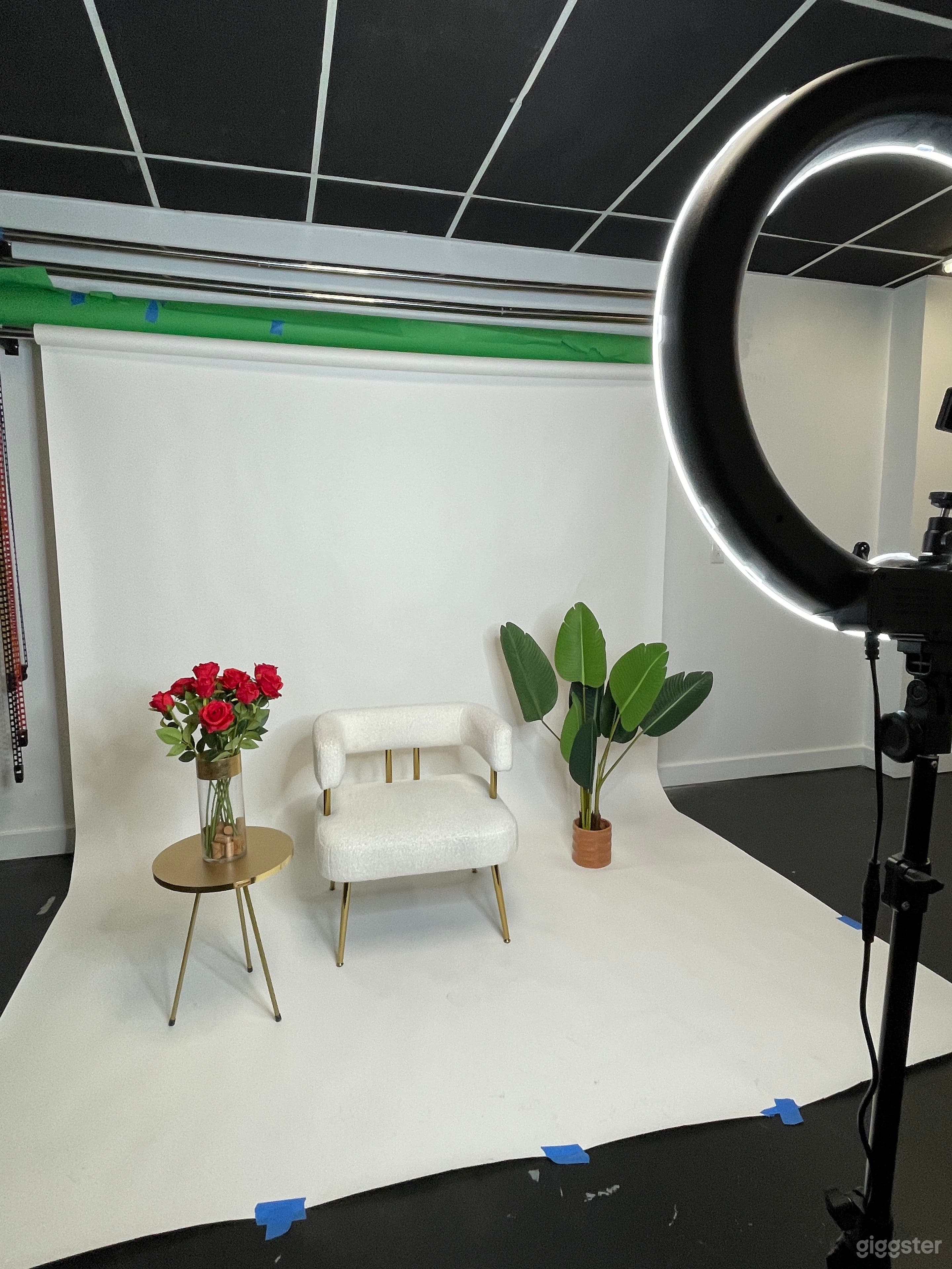Content/ Podcast/Photo Shoots Studio For Rent Photo 1
