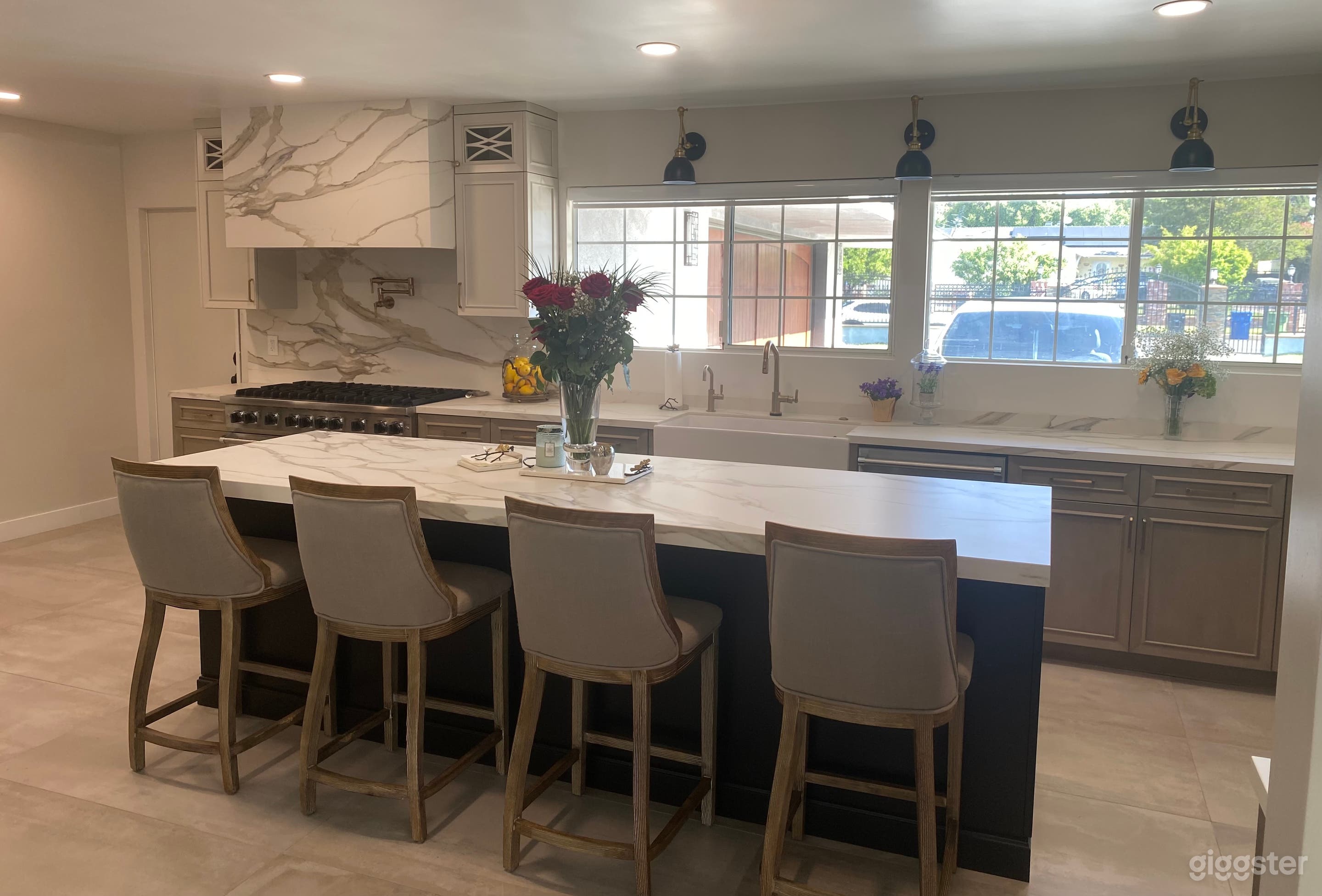 Charming Large Ranch Style Home  Photo 2