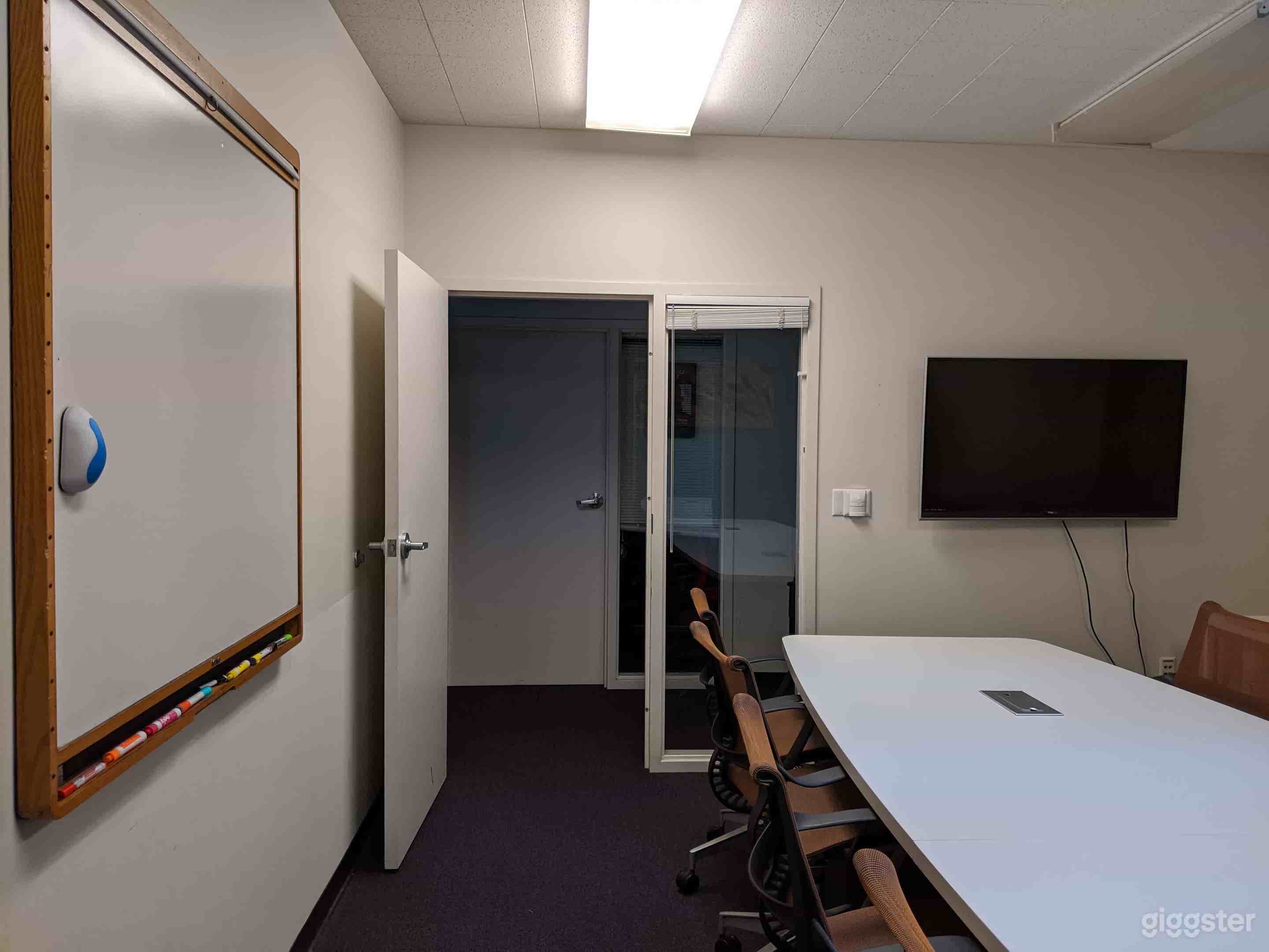 10-Person Conference Room Photo 2