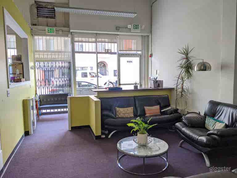  10-Person Conference Room 