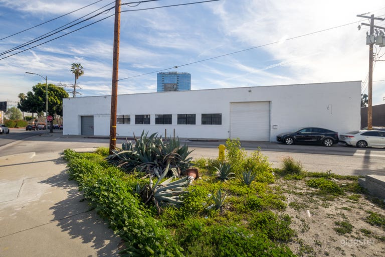  Cool Warehouse in the Heart of Culver City 
