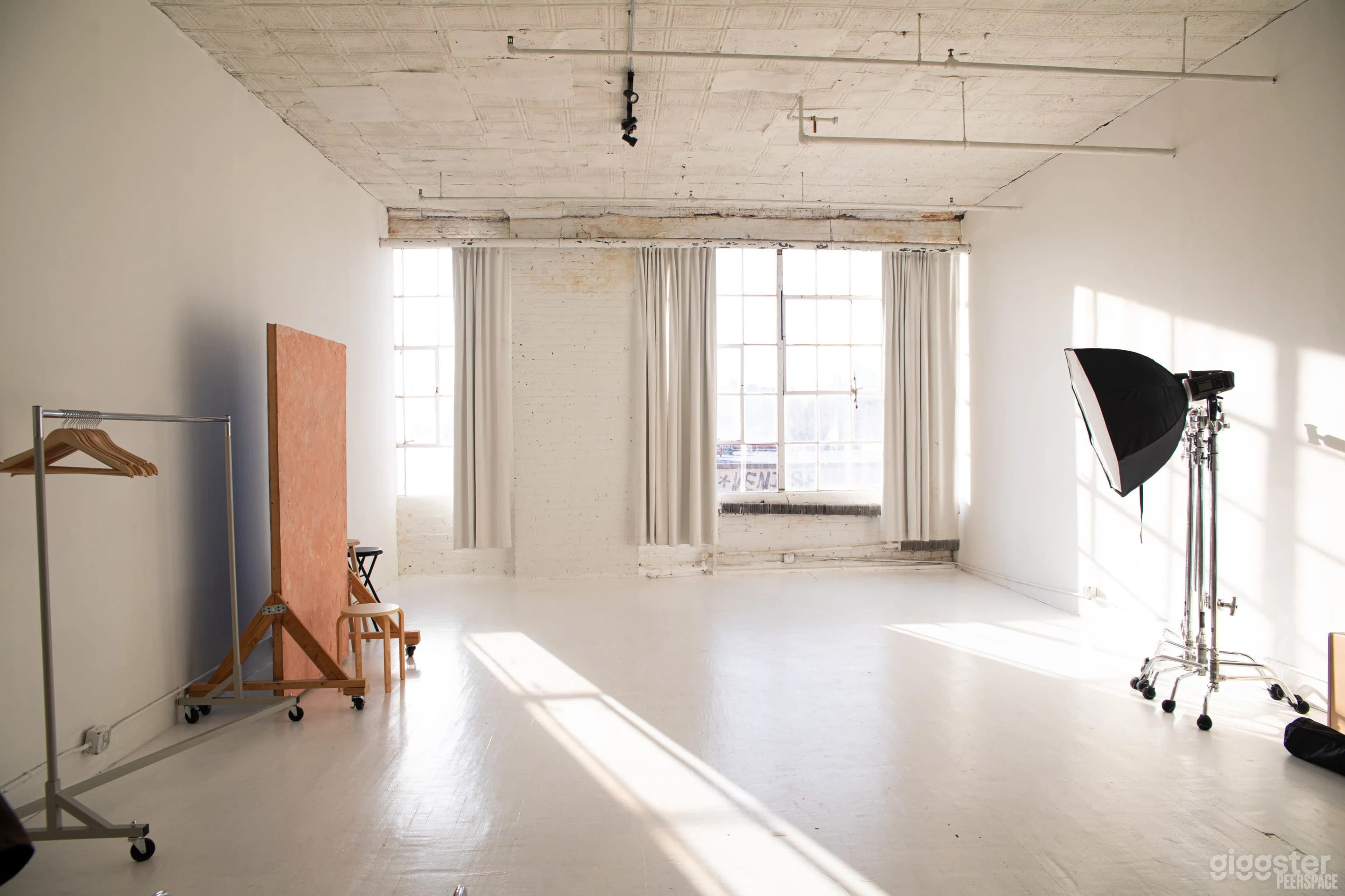 Creative Daylight Photo Studio in E. Williamsburg Photo 1