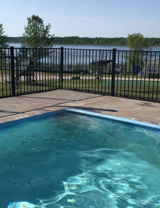 Poolside Bliss at Drummond’s Photo 4