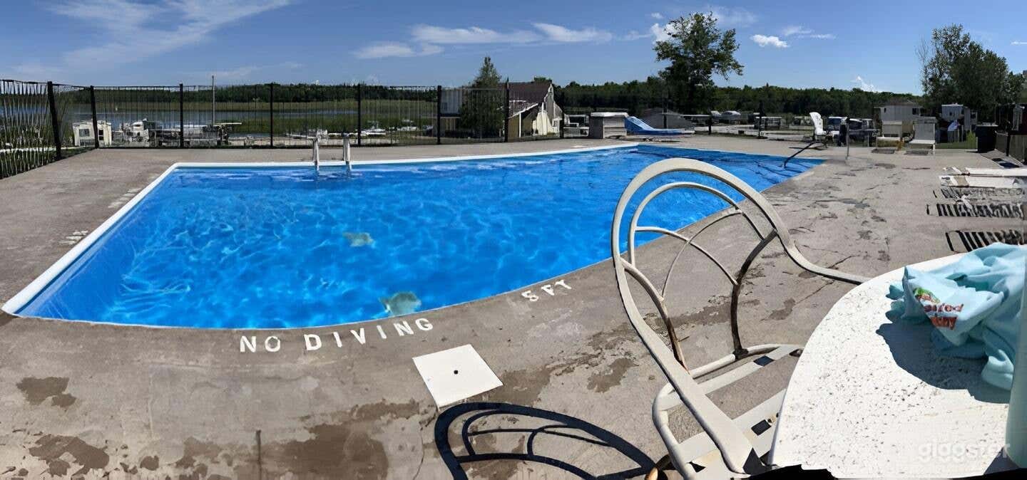 Poolside Bliss at Drummond’s Photo 2