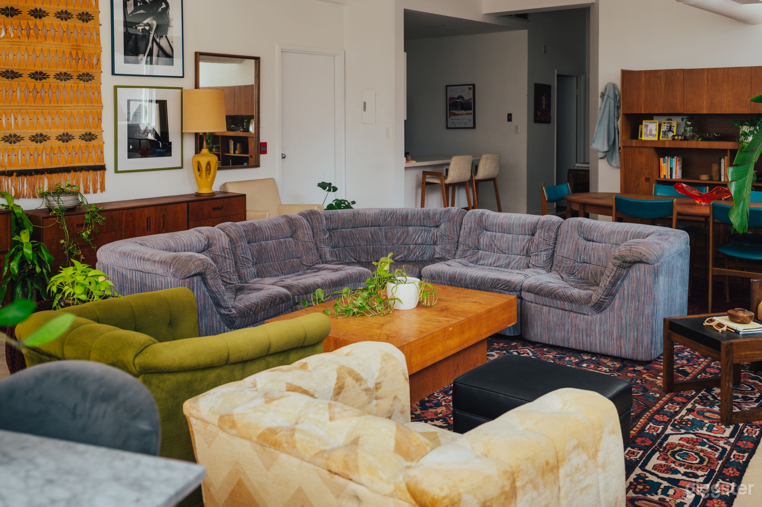 Huge 1700 sqft Midcentury Loft - Massive Windows Photo 4