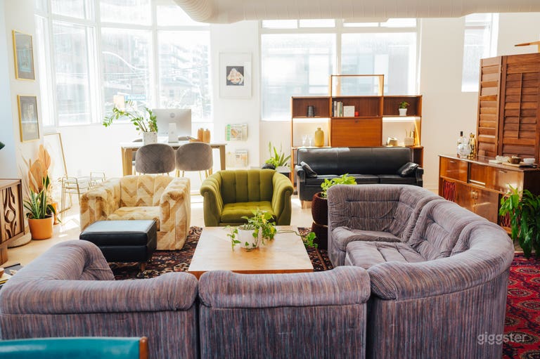  Huge 1700 sqft Midcentury Loft - Massive Windows 