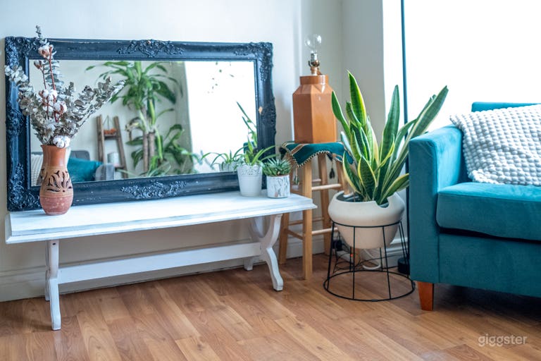  Bright Downtown Studio for Photo & Video shoots 