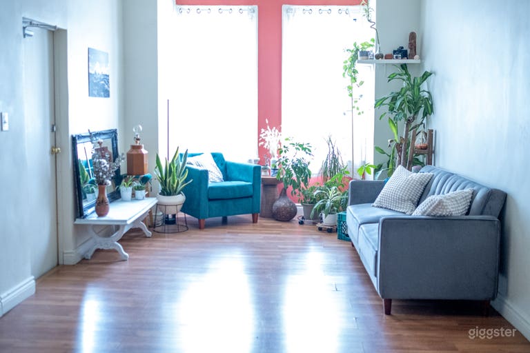  Bright Downtown Studio for Photo & Video shoots 