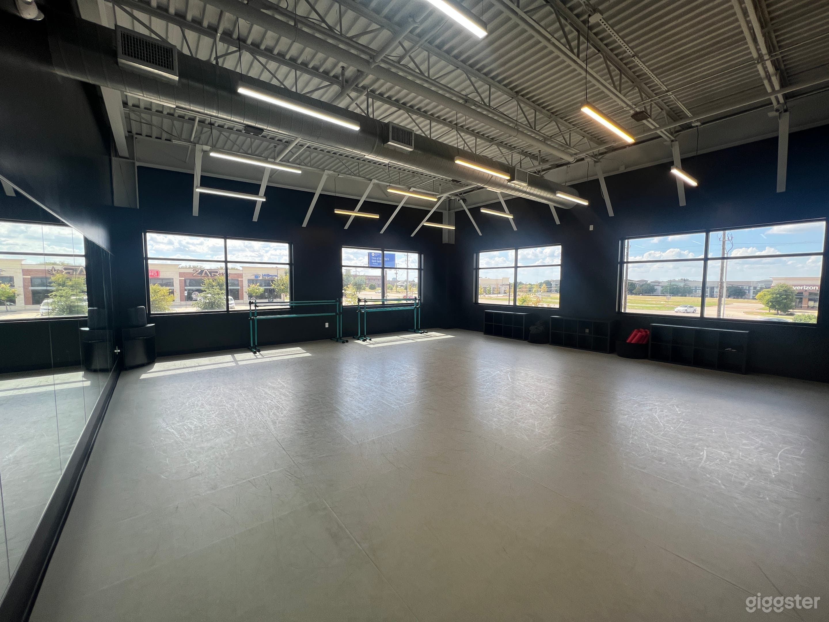 Modern Dance & Creative Studio | Classes, Rehearsals, Photos Photo 1