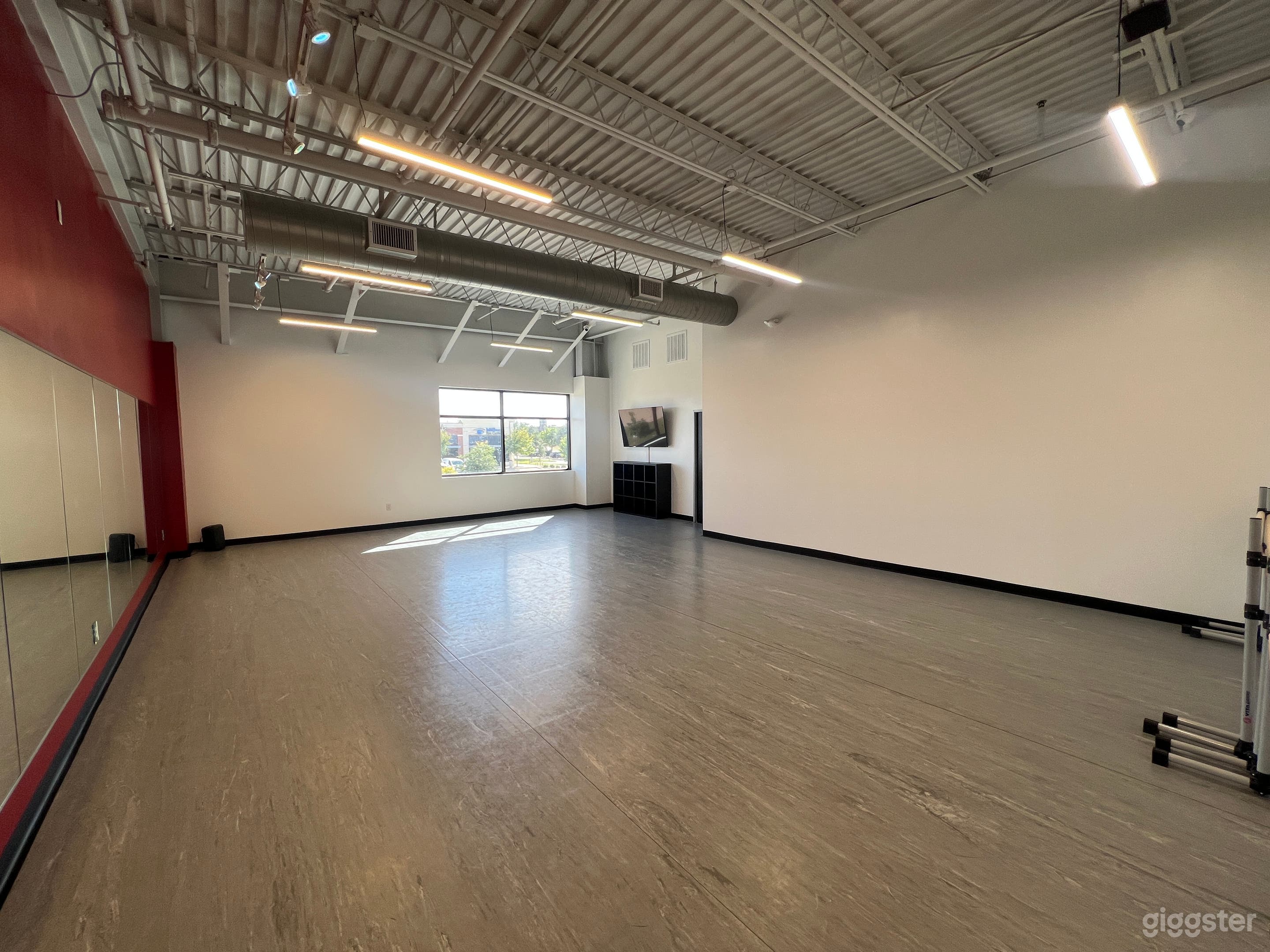 Modern Dance & Creative Studio | Classes, Rehearsals, Photos Photo 4
