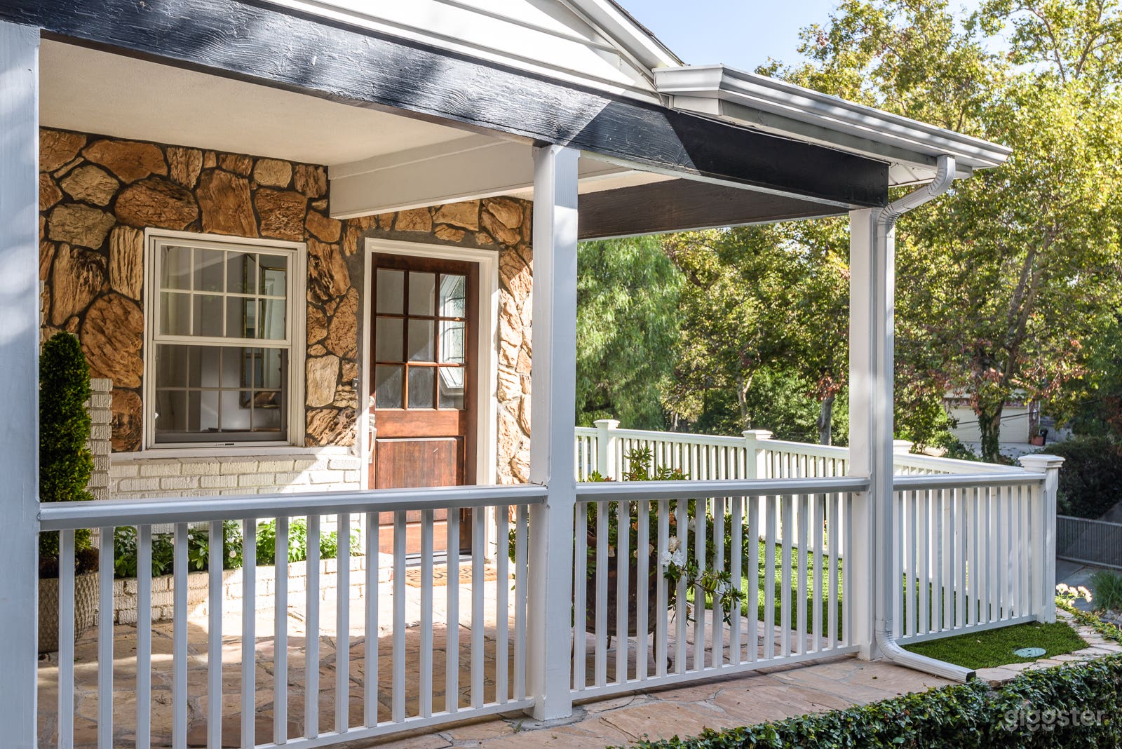 Luxury Meets Serenity Sherman Oaks Home Photo 3