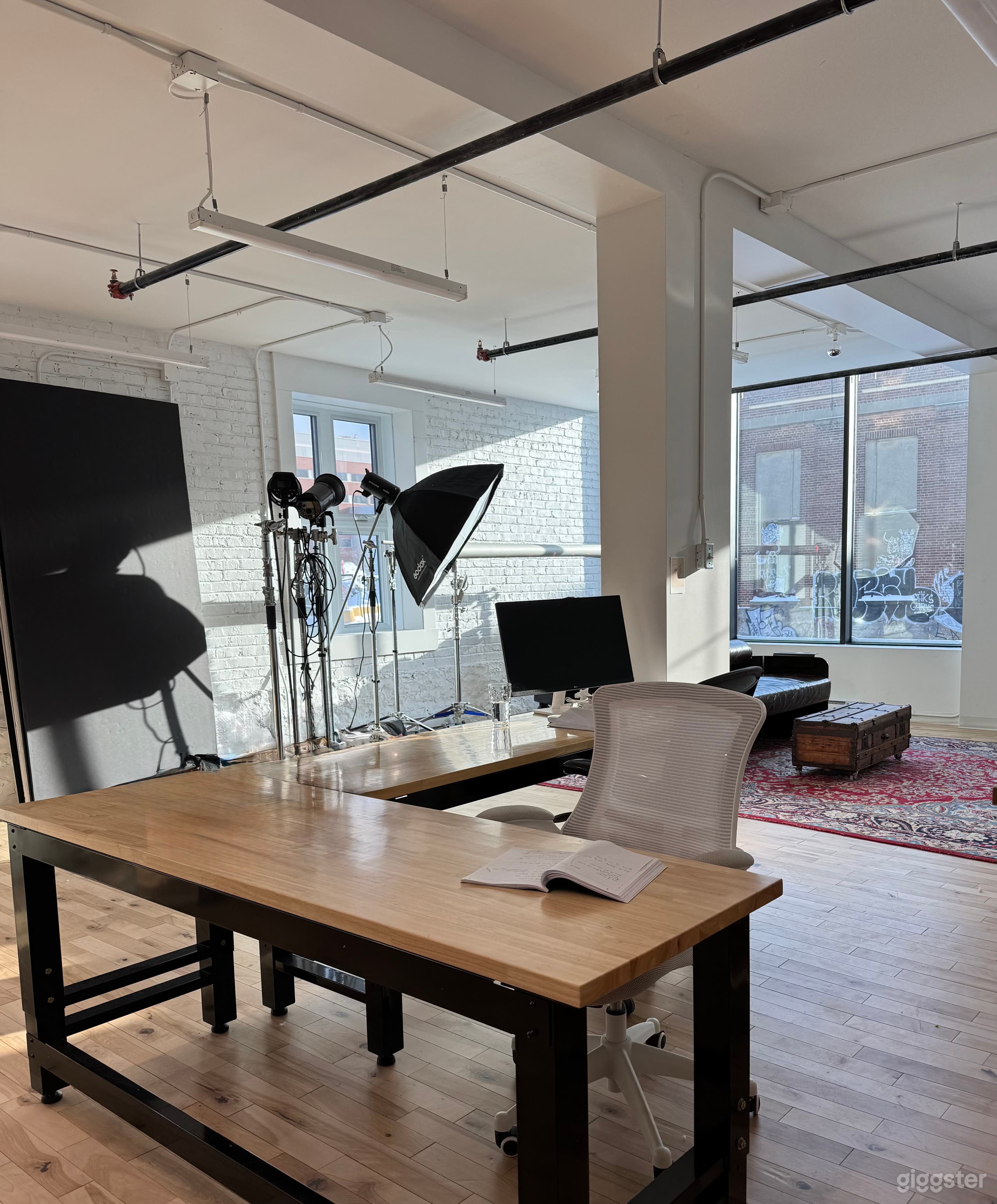 Mile End Industrial Loft with Natural Light Photo 4