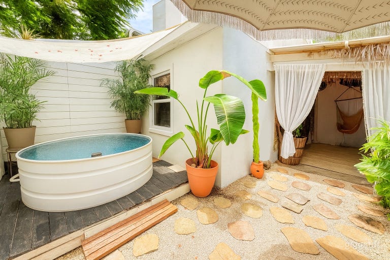  Romantic Jungalow Miami w/ Pool and Parking 