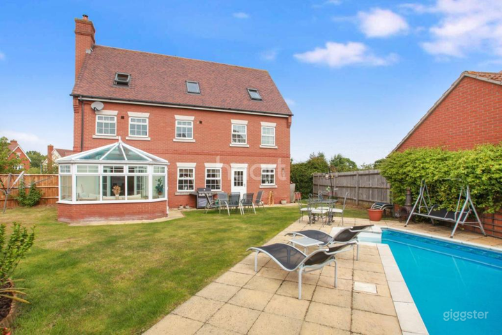 Modern Swimming Pool in Essex Photo 3