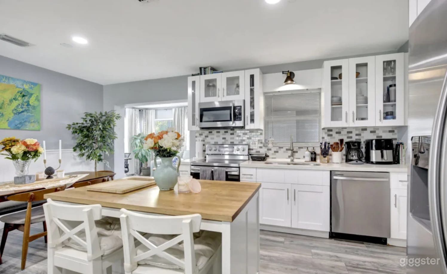 Bright Eclectic House Perfect for Film/Photo Shoot Photo 4