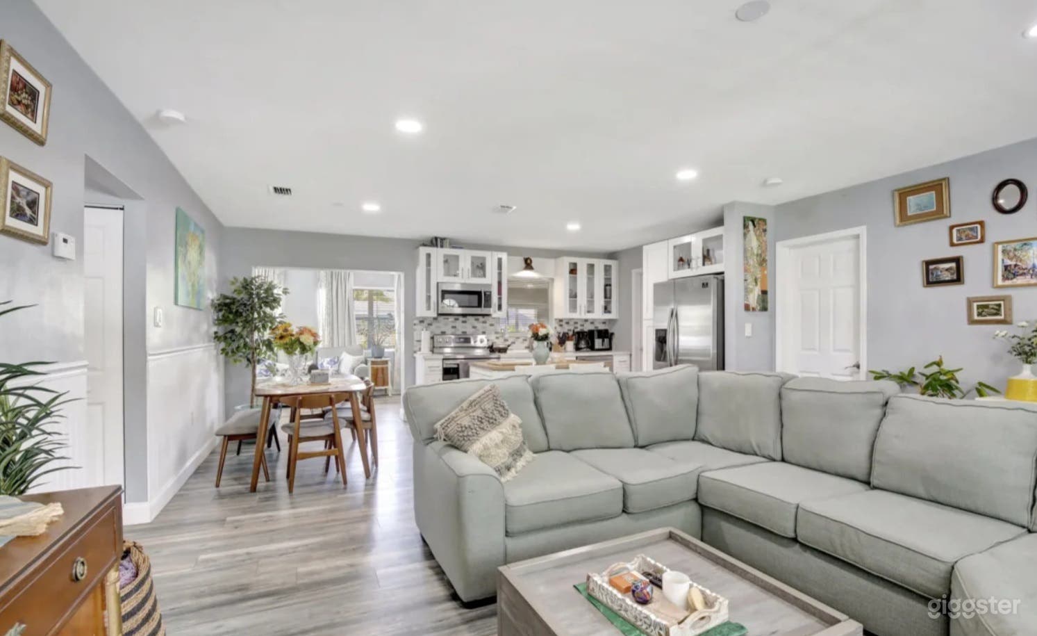 Bright Eclectic House Perfect for Film/Photo Shoot Photo 1