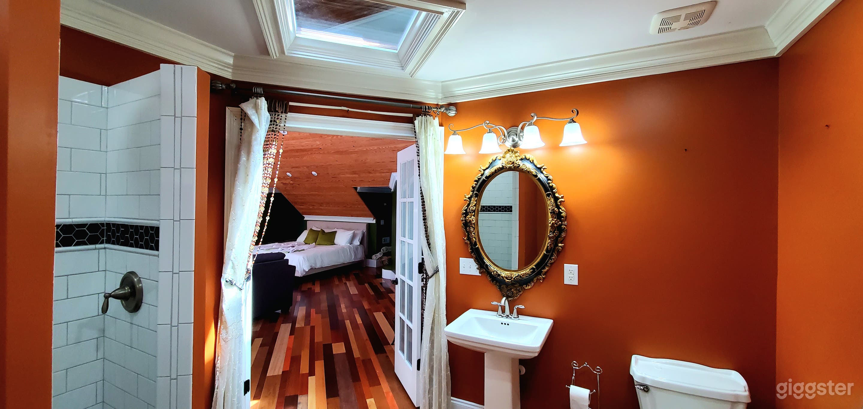 Picturesque Cottage sitting on 6 acres. Photo 3