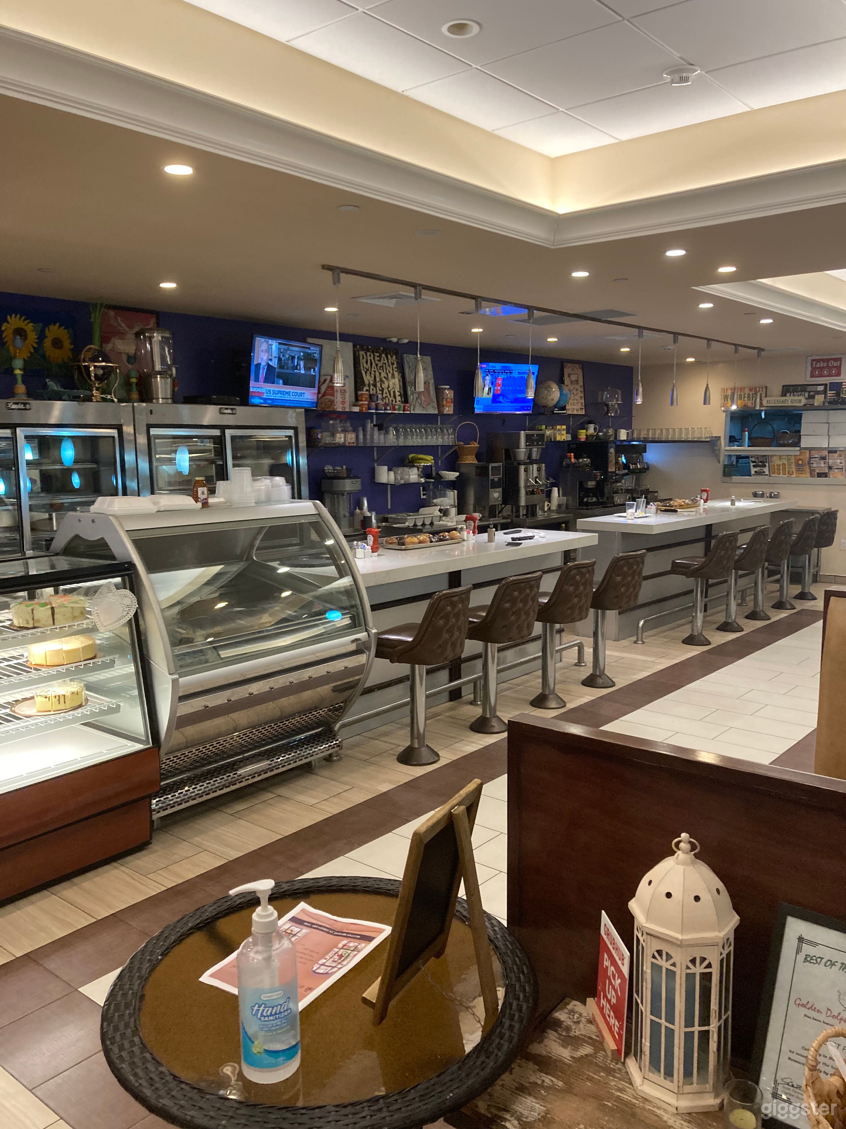 Spacious American Diner Photo 1