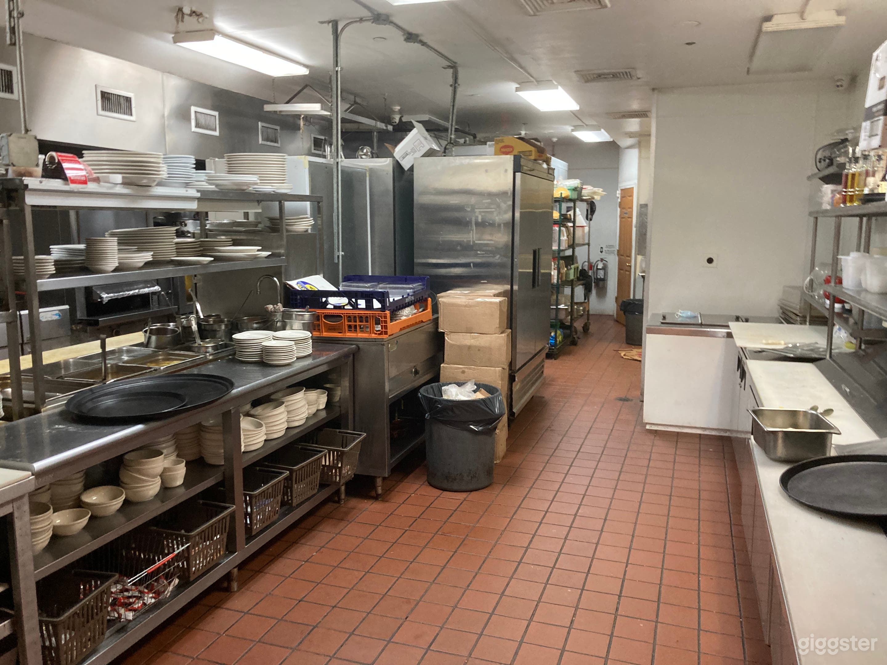 Spacious American Diner Photo 4