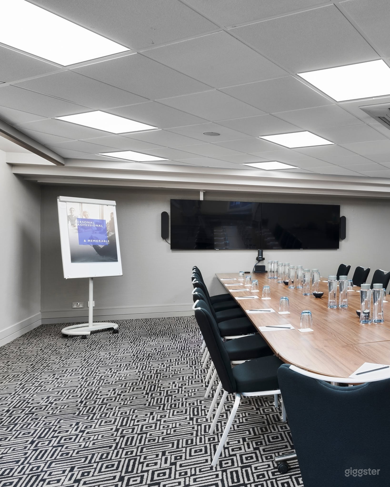  The Salisbury Room 