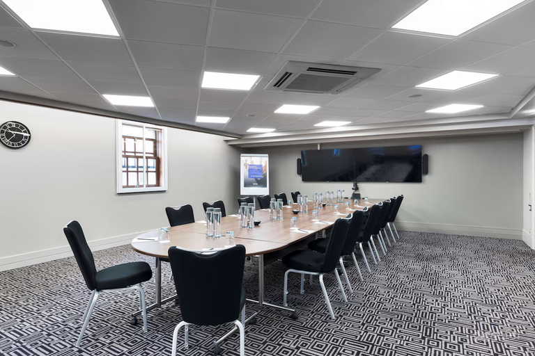  The Salisbury Room 