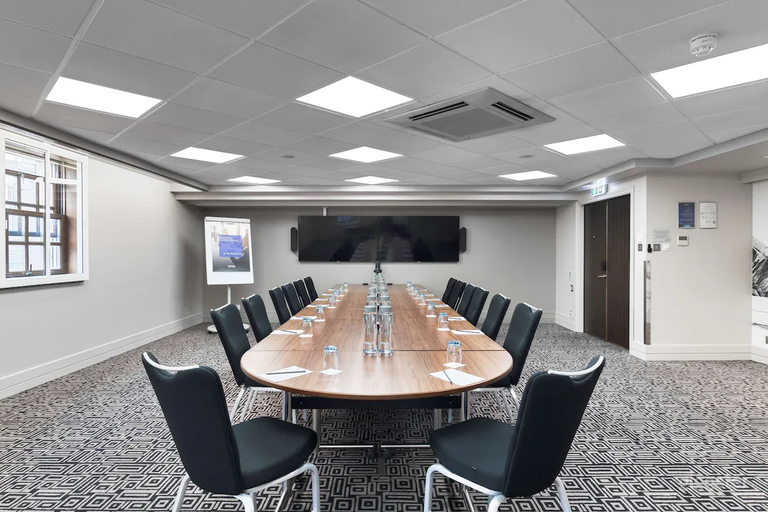  The Salisbury Room 