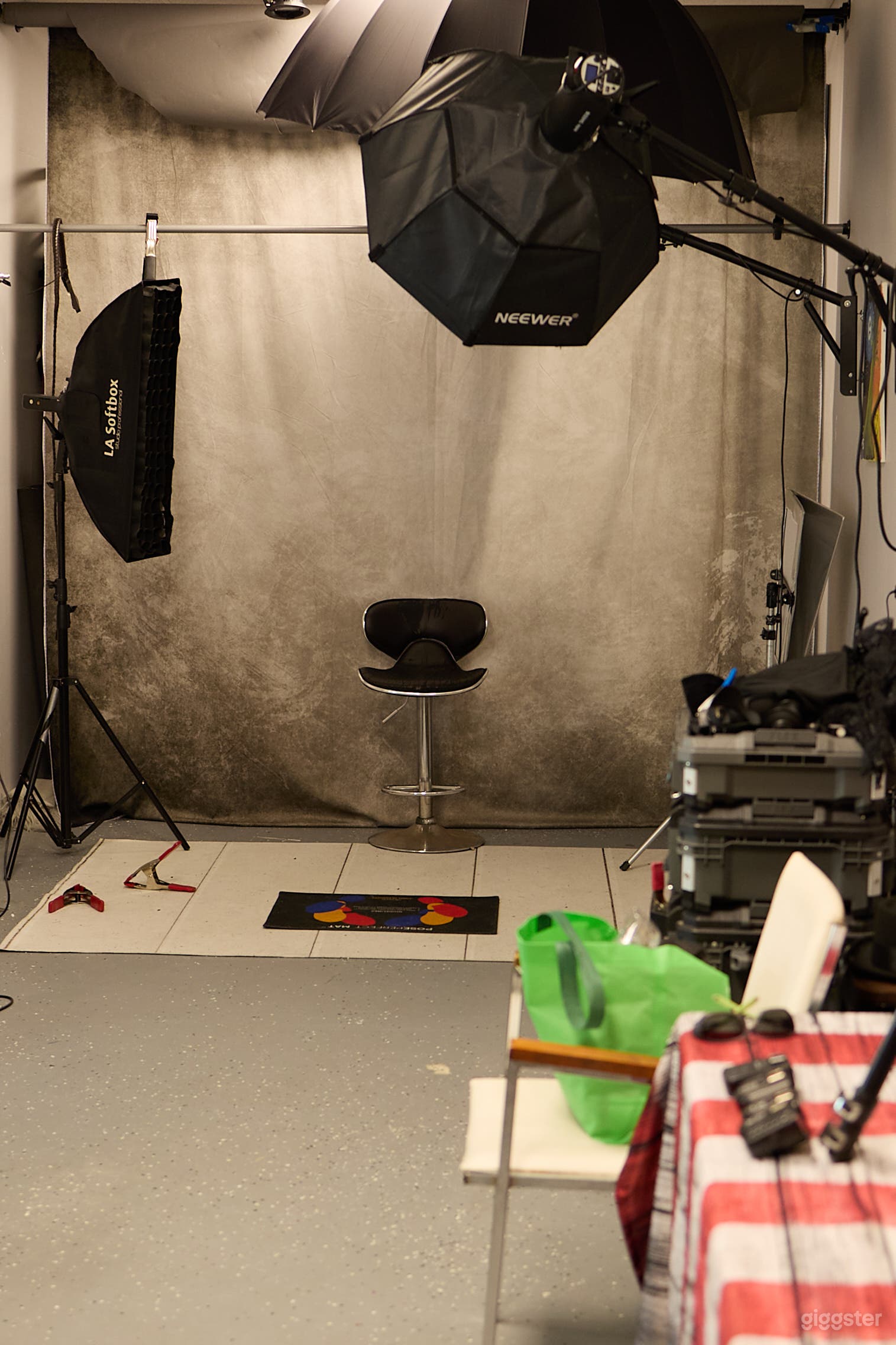 Satellite Photo Studio Photo 1