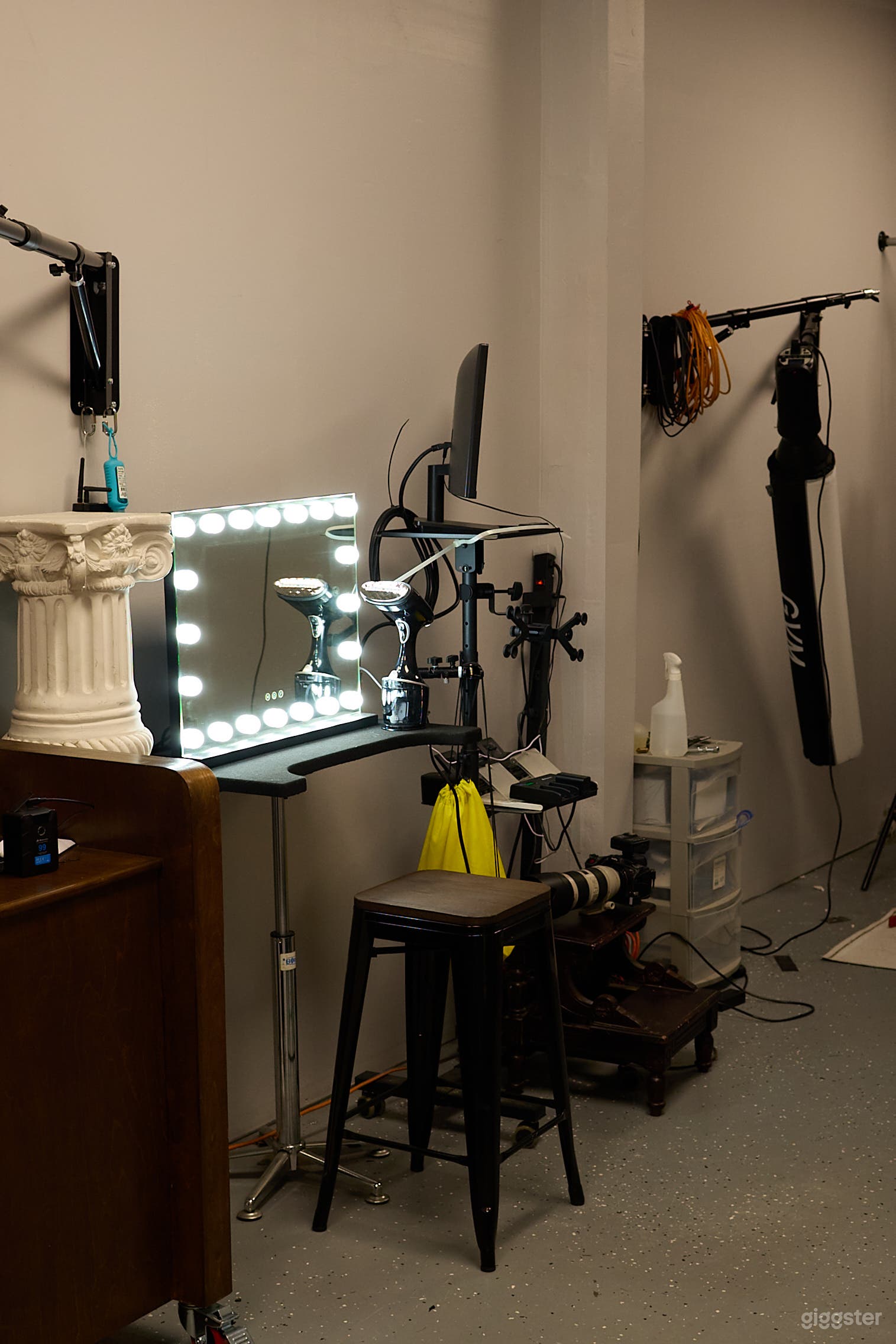 Satellite Photo Studio Photo 4