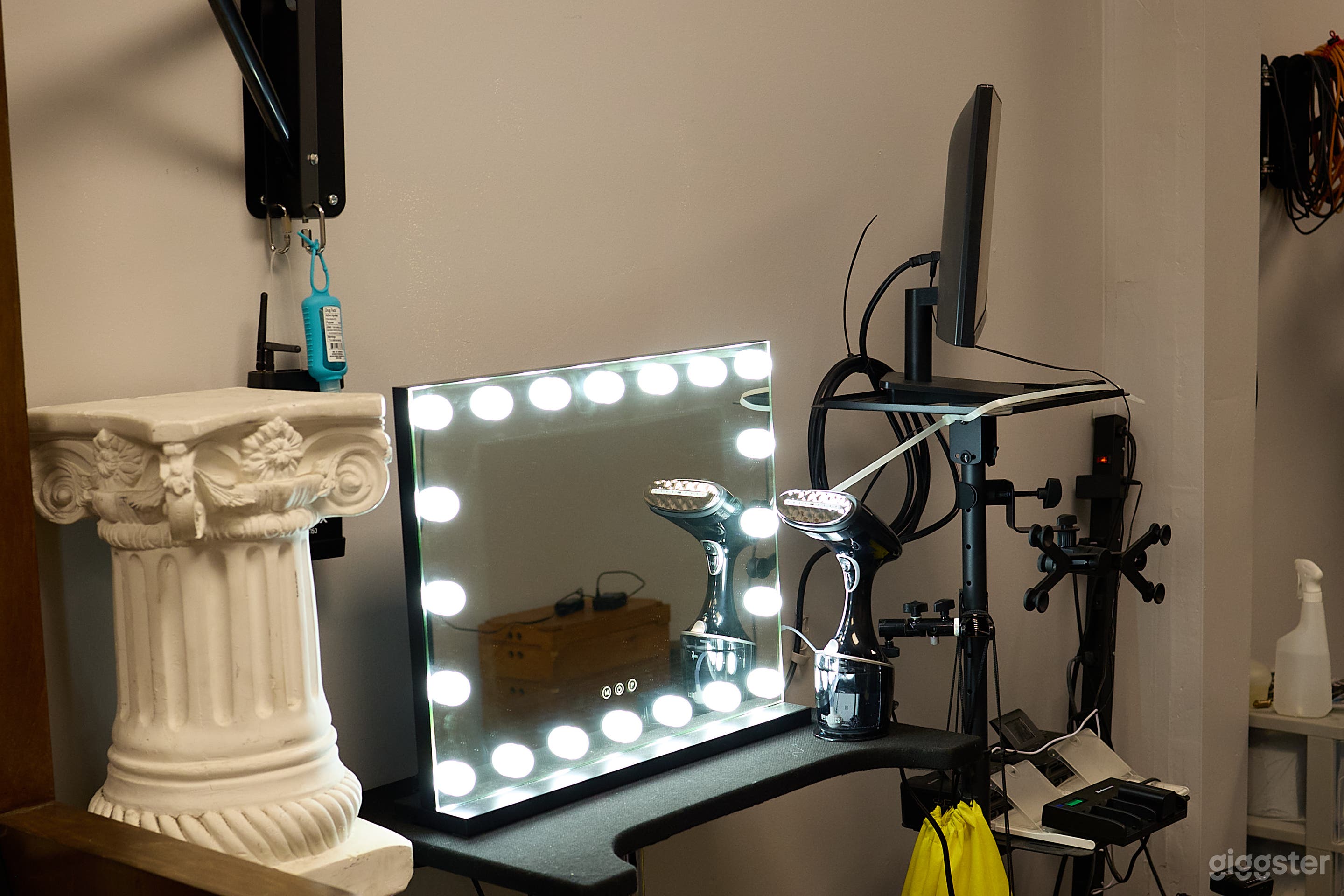 Satellite Photo Studio Photo 3