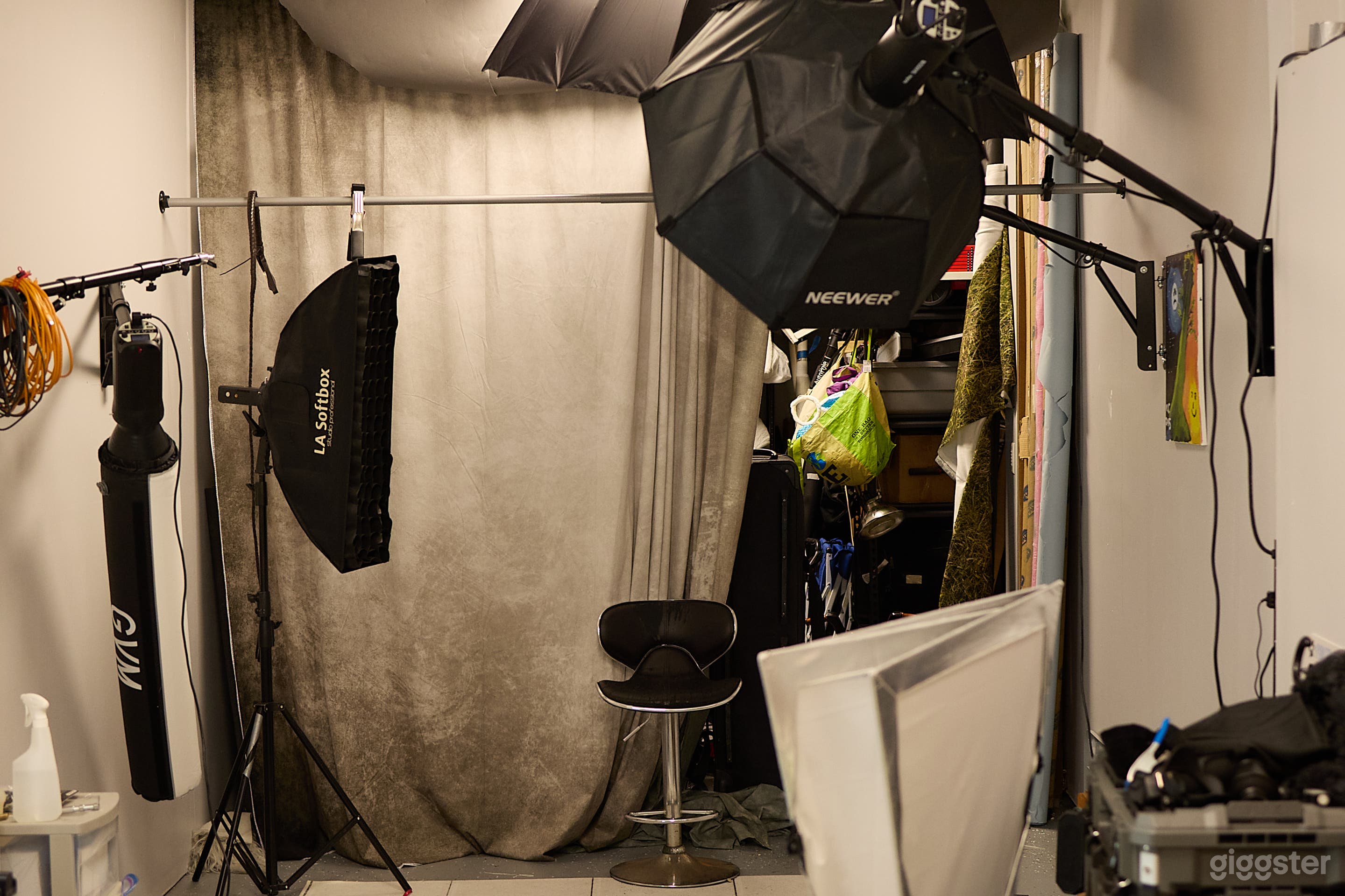 Satellite Photo Studio Photo 2