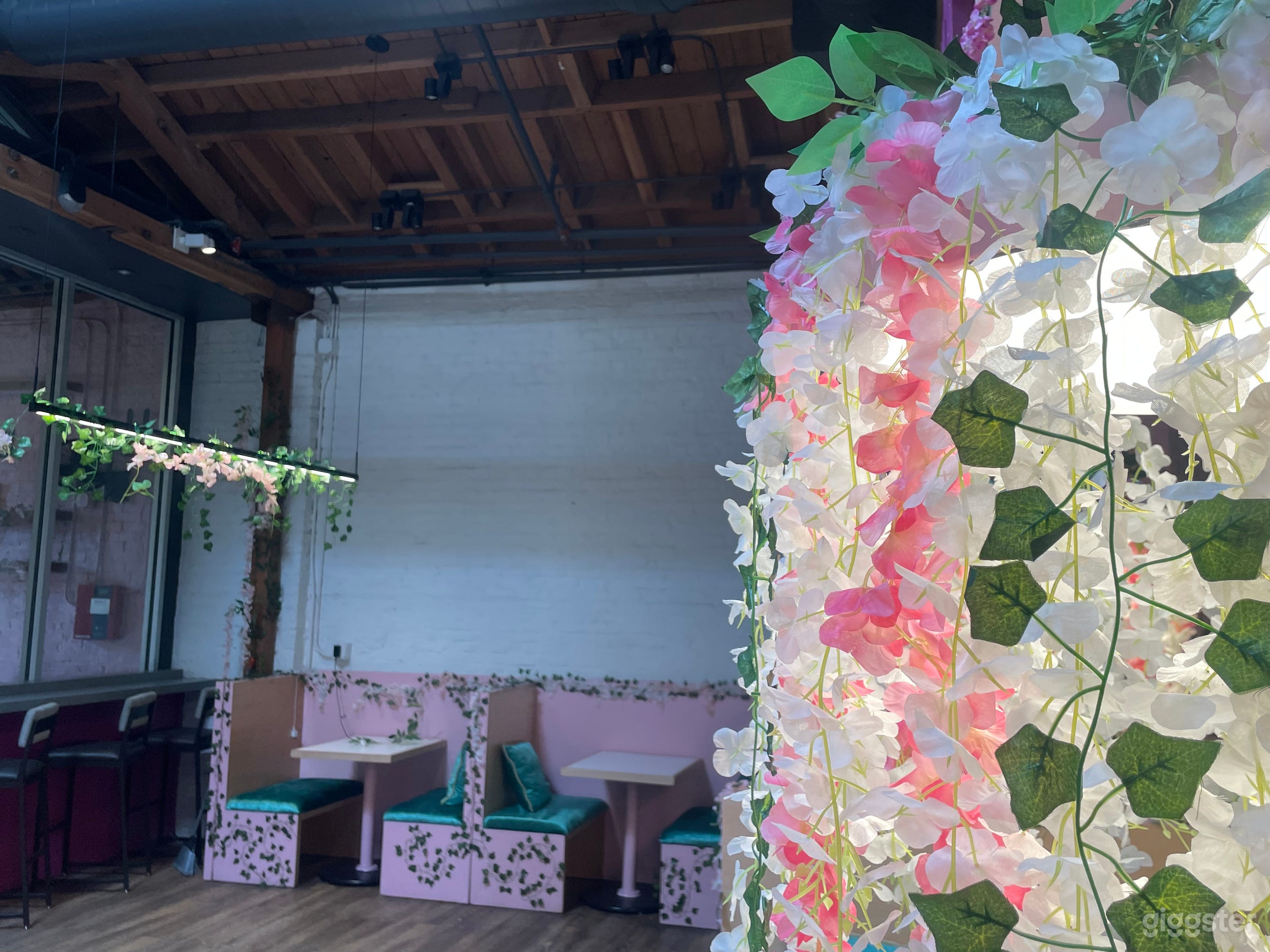 Boutique Hollywood Restaurant Photo 4