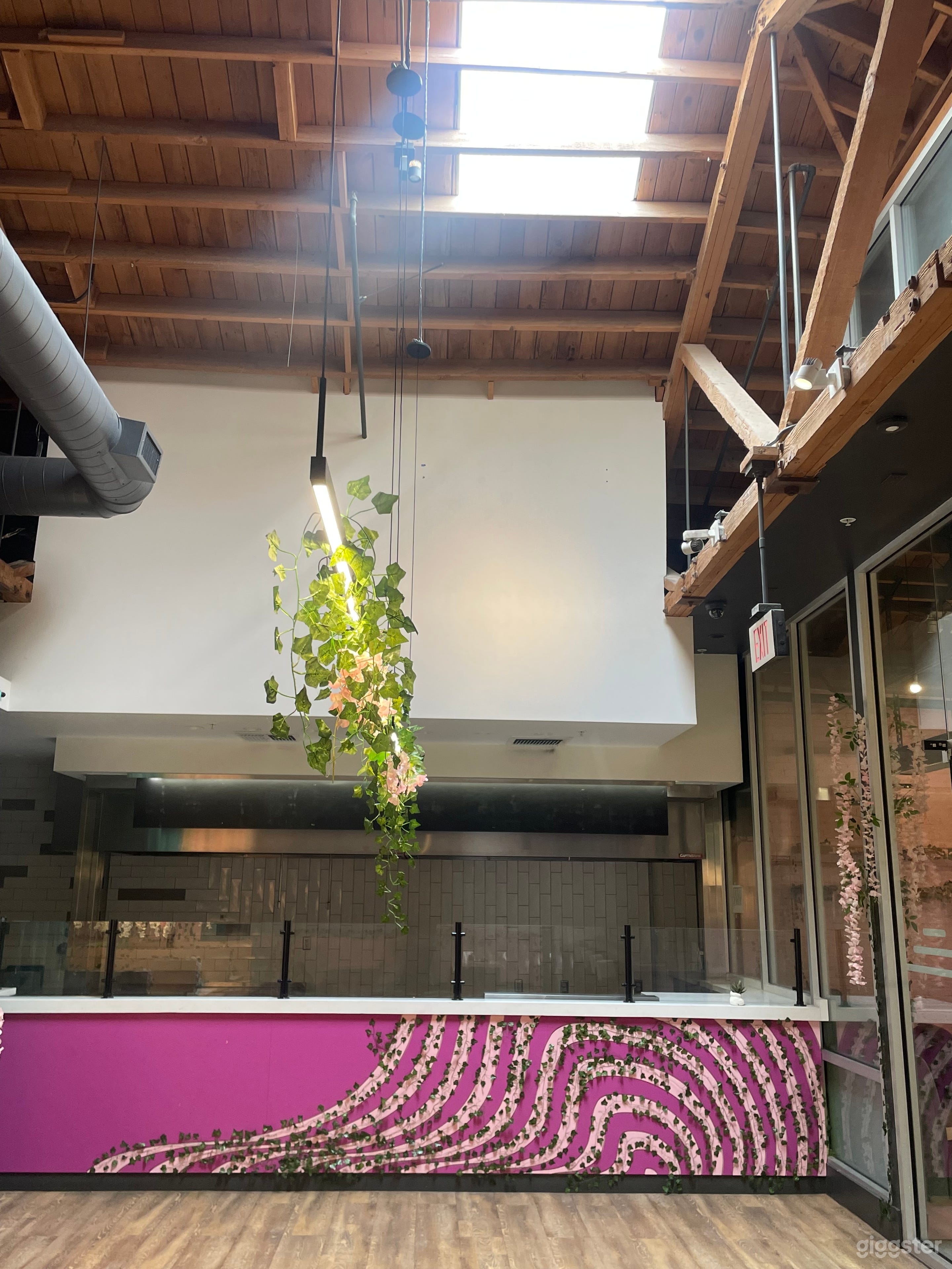 Boutique Hollywood Restaurant Photo 3