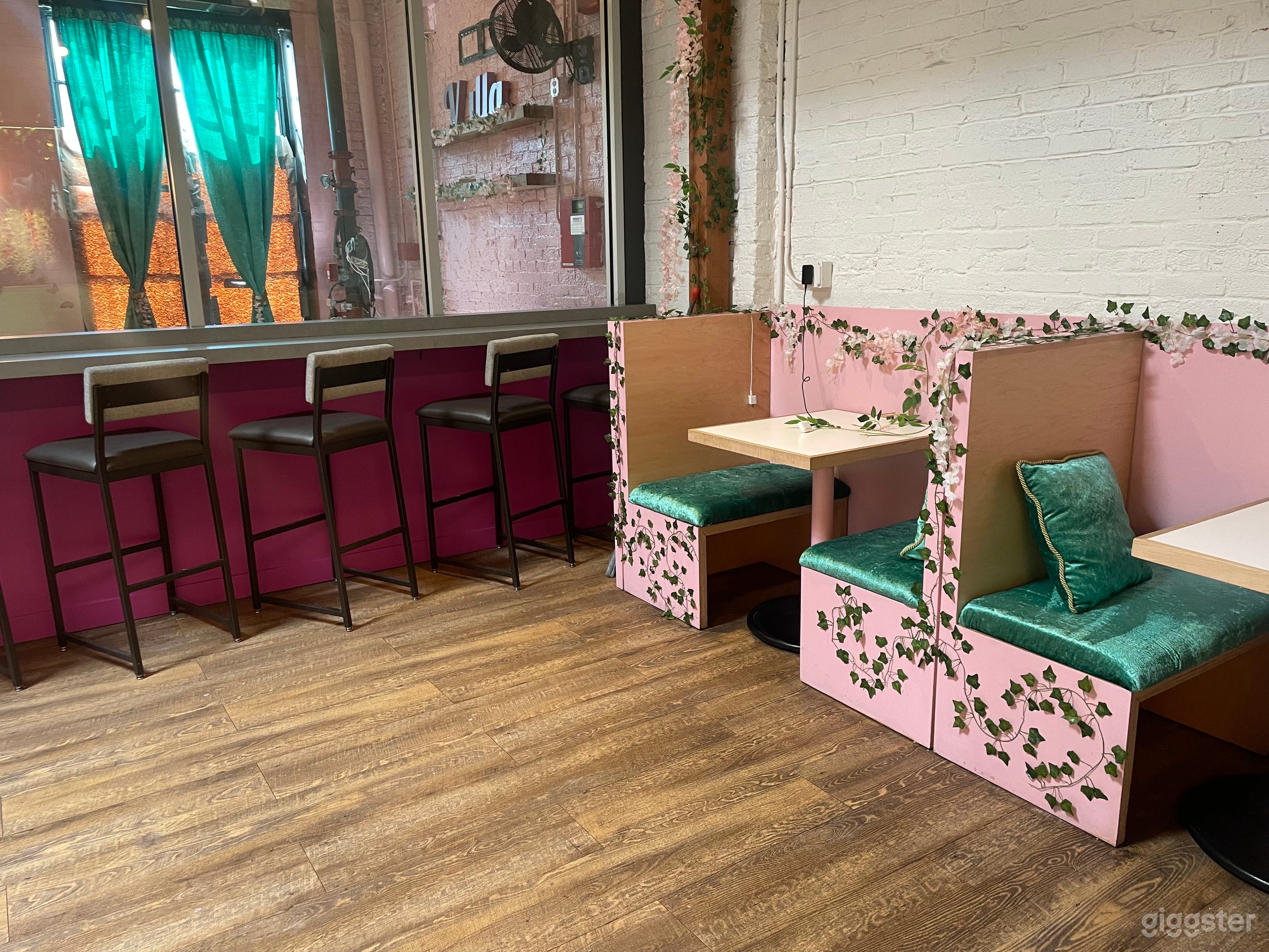 Boutique Hollywood Restaurant Photo 2