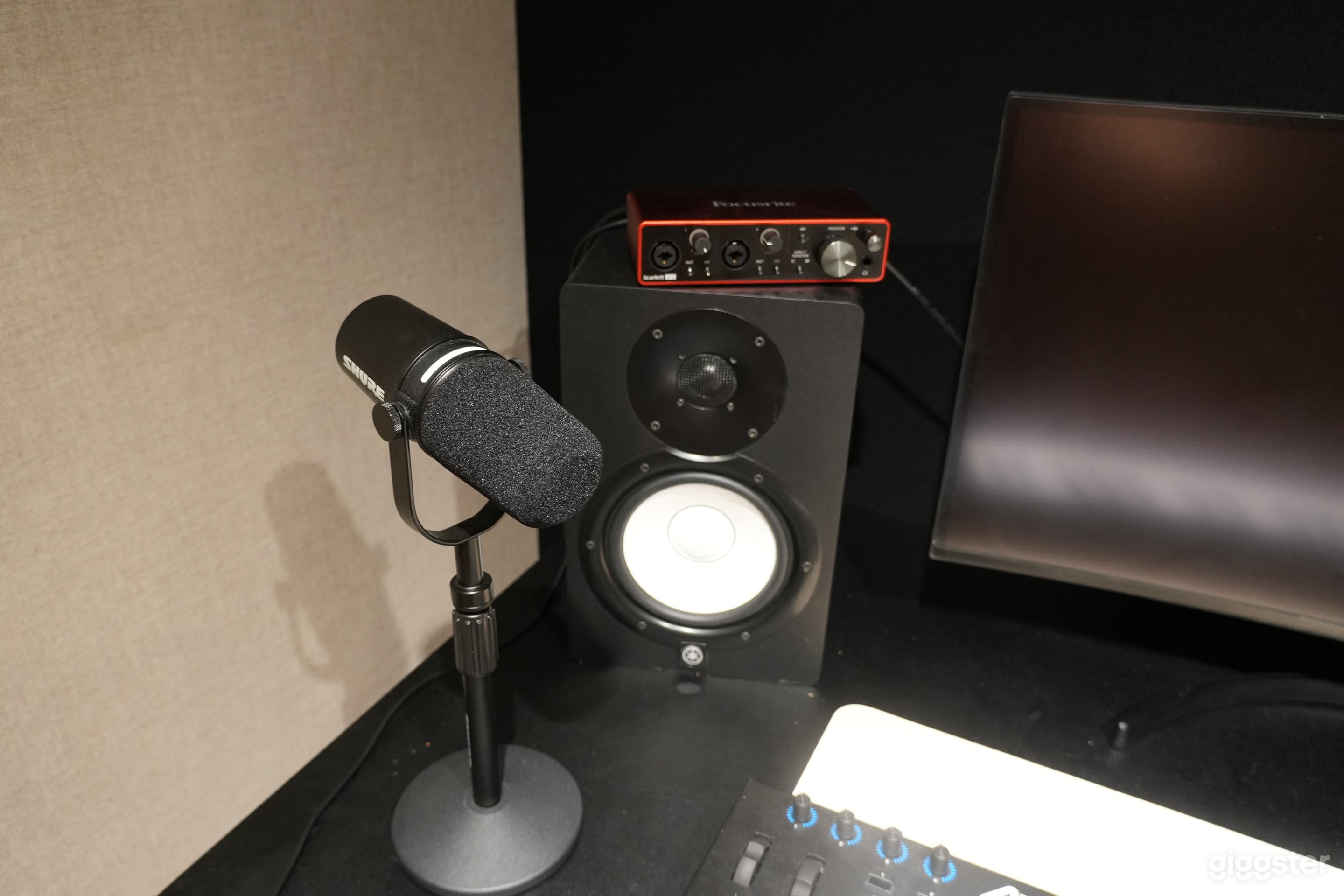 Professional Audio Recording &amp; Rehearsal Space Photo 4