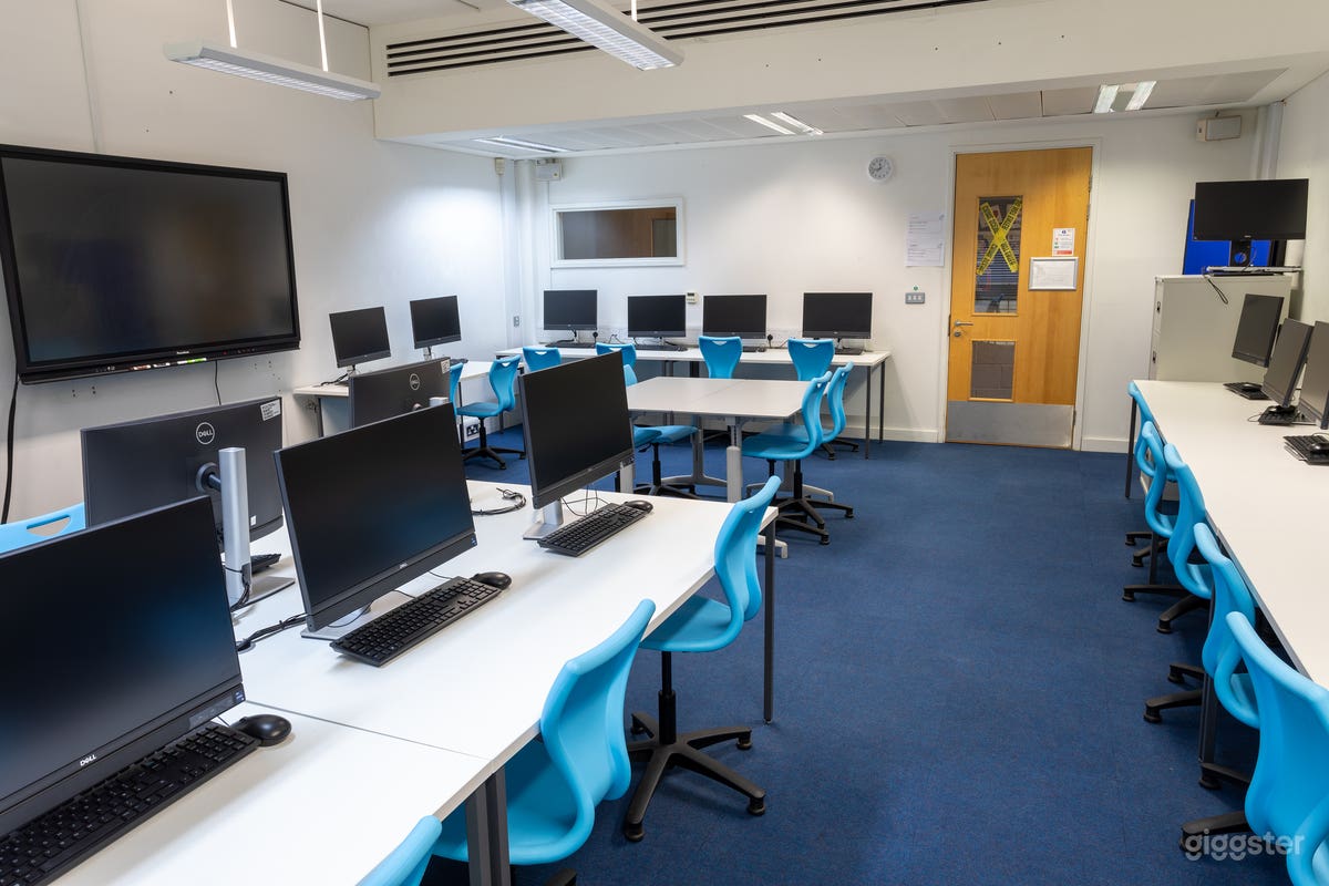 Computer Room - Angel Photo 3