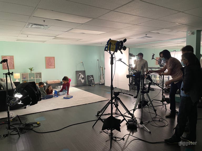  Creative Dance Studio w/ Mirrored Walls 