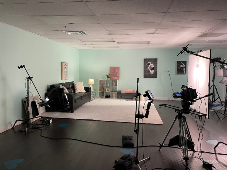  Creative Dance Studio w/ Mirrored Walls 