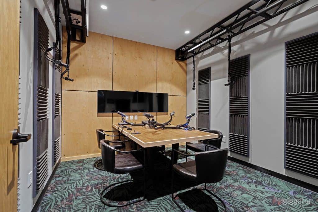 Studio Podcast Room  Photo 2