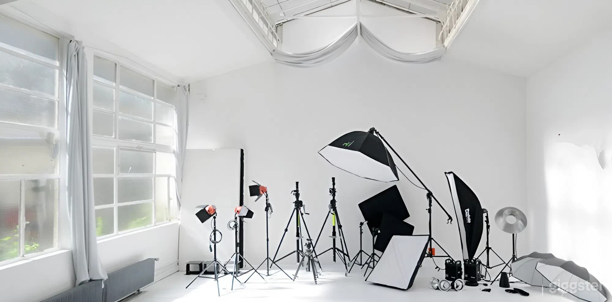 Photo de Studio photo à Paris avec lumière naturelle et rideaux occul 2