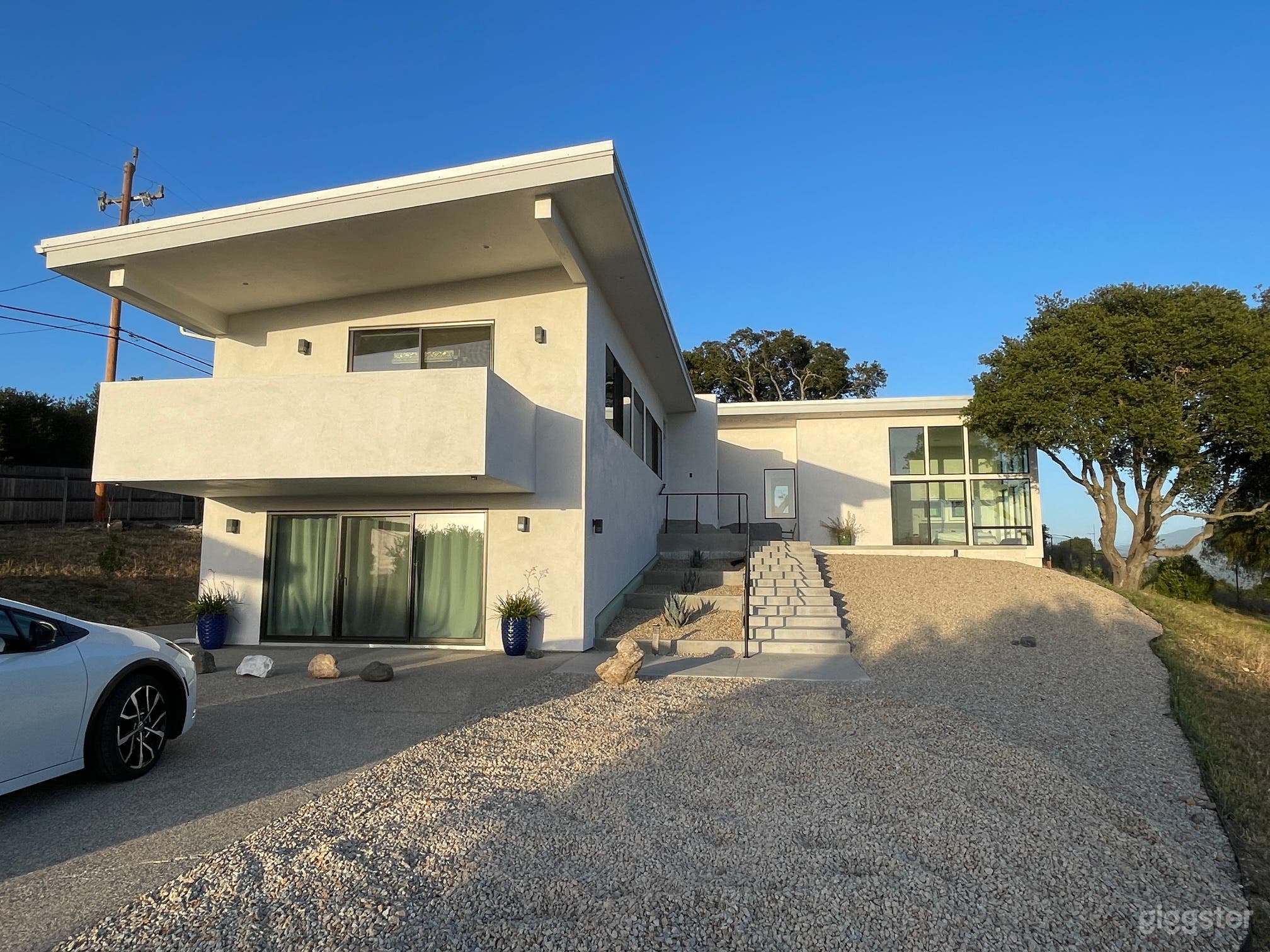 Amazing Modern Home with Scenic Oak Tree Views Photo 1