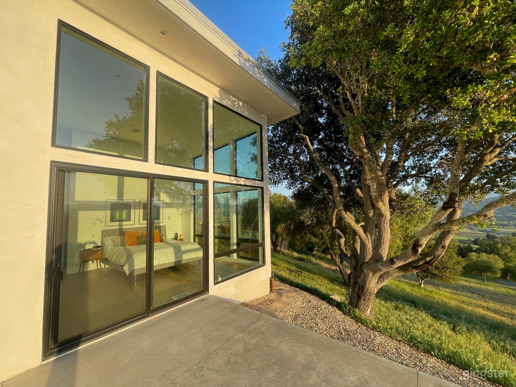 Amazing Modern Home with Scenic Oak Tree Views Photo 3