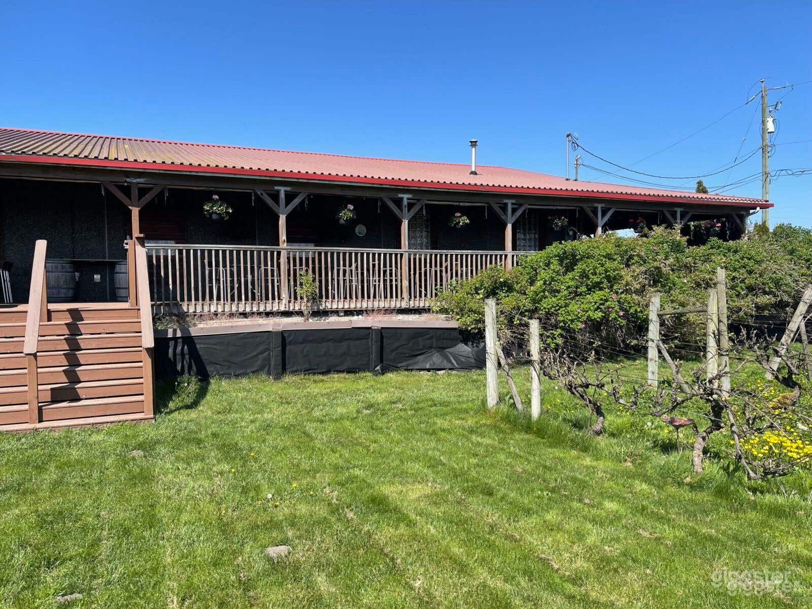 Patio Event Venue with a Beautiful Garden View Photo 4