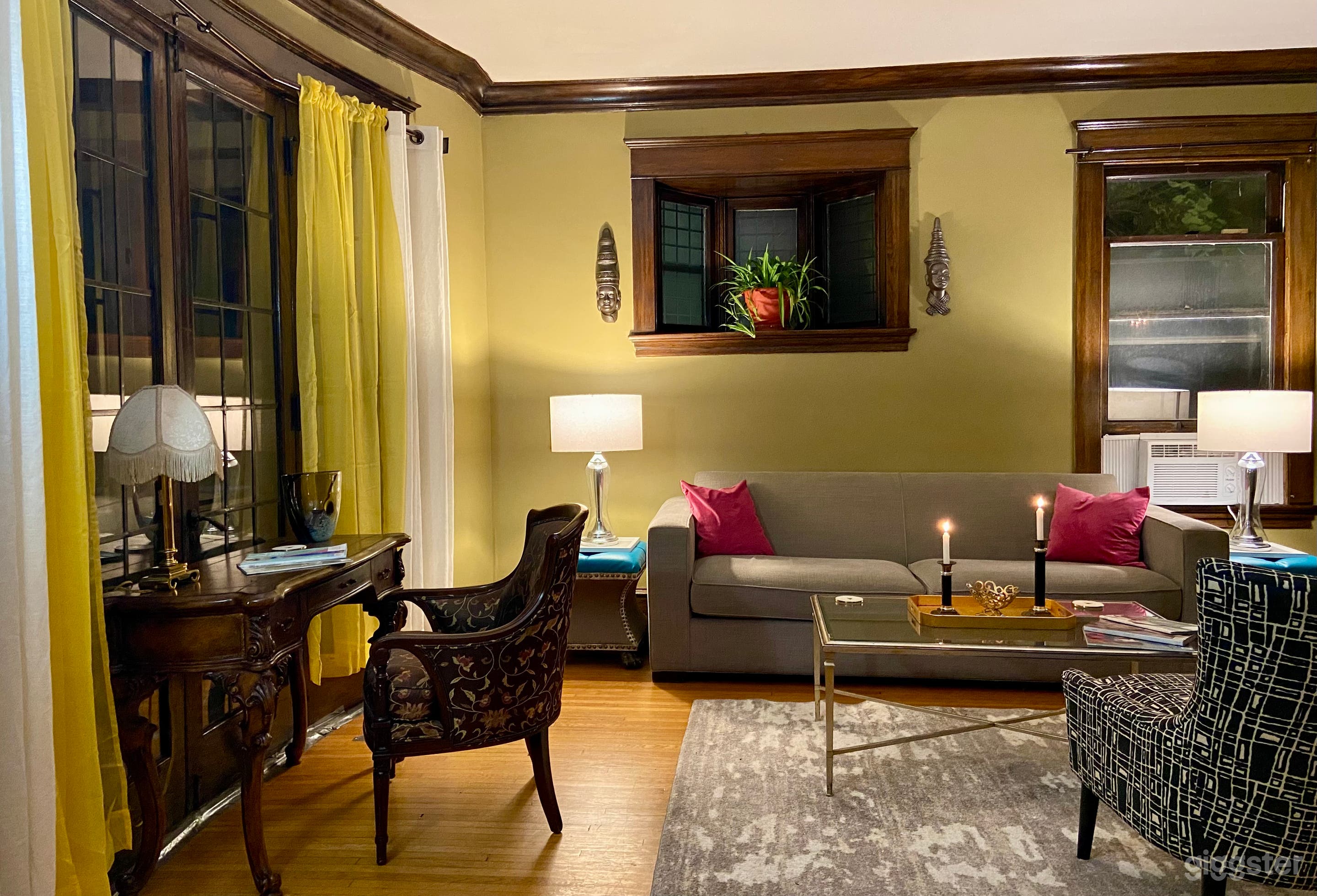 1905-era Magnificent Manor with MCM and Modern Accents Photo 1